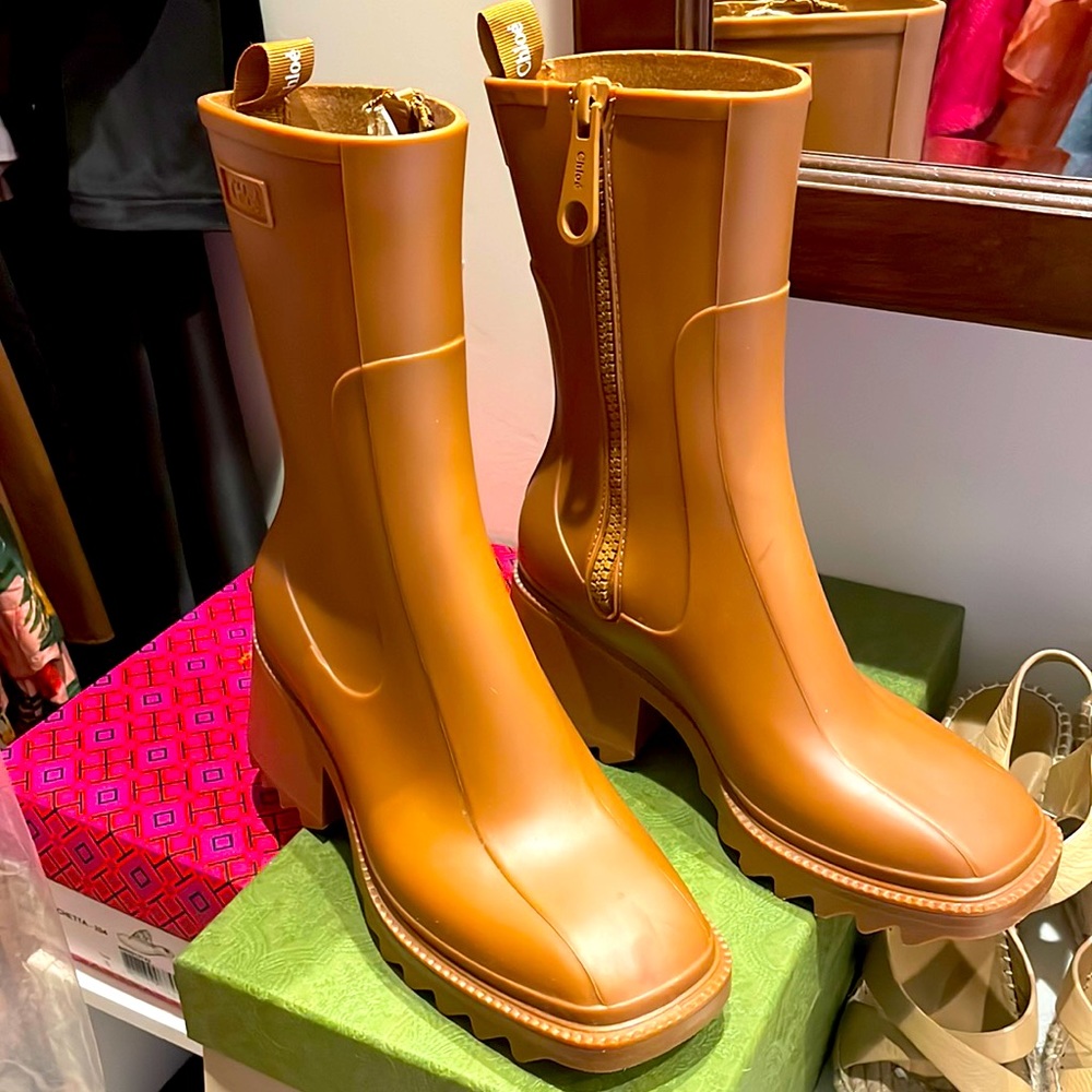 Chloe Kelly Rain heeled Rain Boots! ☔️